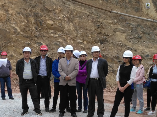 昆明市水務(wù)系統(tǒng)2017年度安全生產(chǎn)學(xué)習(xí)團(tuán)隊(duì)到我司監(jiān)理的小營(yíng)水庫(kù)擴(kuò)建項(xiàng)目參觀
