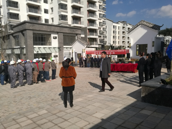 云南省2013-2017年城市棚戶區(qū)改造省級(jí)統(tǒng)貸項(xiàng)目(六期)安寧太平新城片區(qū)一期 滇峰家園移交儀式