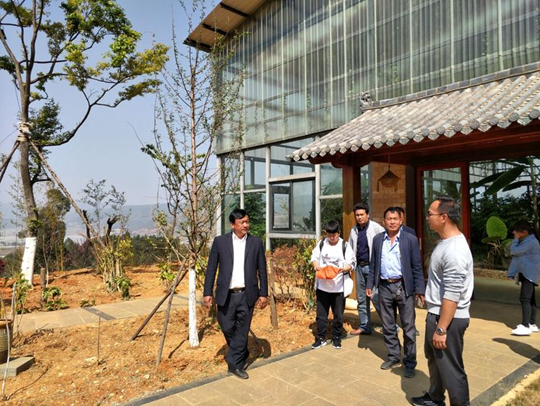 湯郎鄉(xiāng)人大主席張寧同志帶領(lǐng)典文村兩委同志到云南潤益農(nóng)業(yè)開發(fā)有限公司參觀學(xué)習(xí)