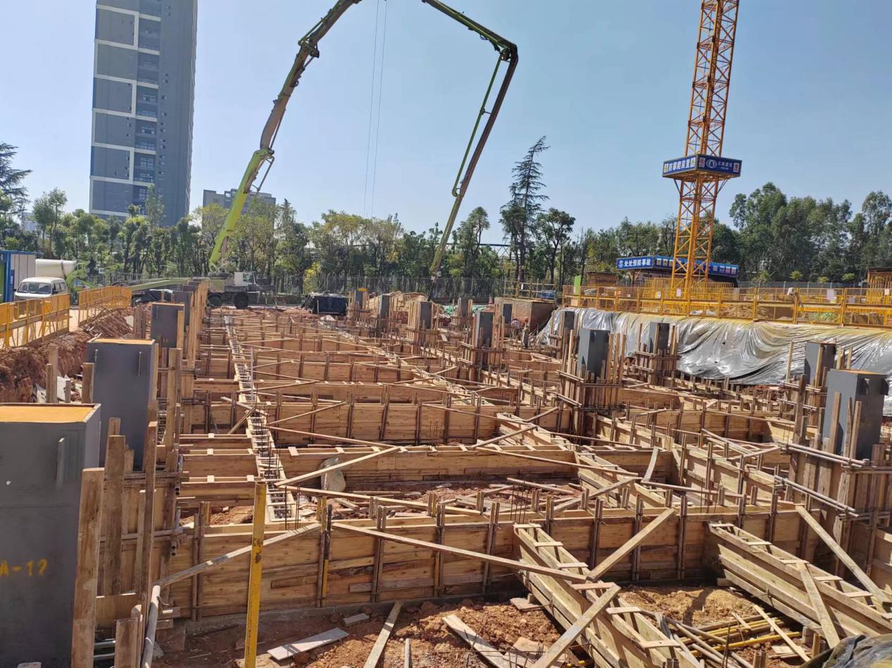 云南輕紡職業(yè)學(xué)院1標(biāo)段：1#、2#學(xué)生宿舍建設(shè)項(xiàng)目，2標(biāo)段：學(xué)生食堂建設(shè)項(xiàng)目10月份施工動(dòng)態(tài)